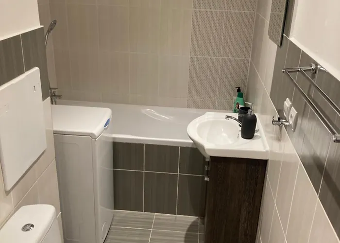 Nedaleko Centra Mesta アパート ミハロフツェ